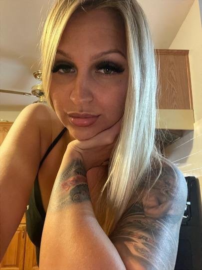 Blond I ran into at my hotel invited me over 👀; comment #FMbkhYNK
